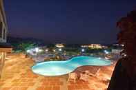 Swimming Pool Mulberry Araliayas Resort & Spa