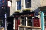 Bên ngoài The Black Horse Inn