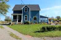 Exterior Seaweed and Sod Farm Bed & Breakfast