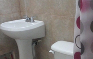 Phòng tắm bên trong 5 Casa Las Lomas Hostel