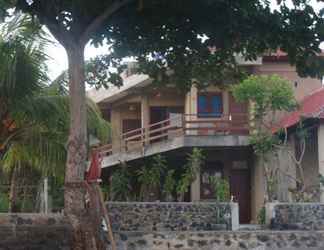 Exterior 2 Amed Sari Beach Guesthouse