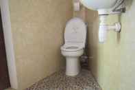 Toilet Kamar Amed Sari Beach Guesthouse