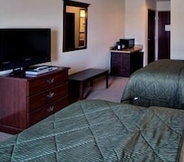 Bedroom 3 Boarders Inn & Suites by Cobblestone Hotels - Evansville