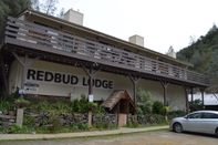 ภายนอกอาคาร Red Bud Lodge