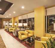 Lobby 6 La Quinta Inn & Suites by Wyndham Morgan Hill-San Jose South