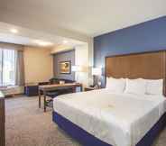 Bedroom 7 La Quinta Inn & Suites by Wyndham Morgan Hill-San Jose South