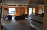 Lobi 2 Orca Inn Suites