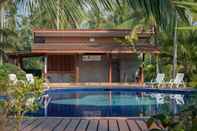 สระว่ายน้ำ Sea Far Resort