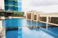 Kolam Renang Pullman Yangon Centrepoint