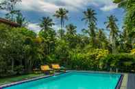 Kolam Renang Sakura Villa