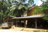 ภายนอกอาคาร Sinharaja Birder's Lodge