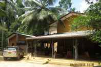 Exterior Sinharaja Birder's Lodge