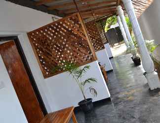 Lobi 2 Arugambay Seaside Villa