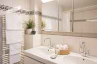 Toilet Kamar Top city center location by Airhome