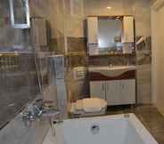 Toilet Kamar 6 Deep Hotel Istanbul