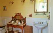 Toilet Kamar 4 Water Bay Villa Bed and Breakfast