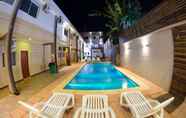 Swimming Pool 2 Hotel Yvera Cataratas