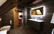 In-room Bathroom 6 Steenhof Suites