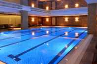 Swimming Pool Clarion Hotel Istanbul Mahmutbey
