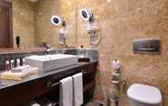 ห้องน้ำภายในห้อง 3 Clarion Hotel Istanbul Mahmutbey