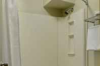 In-room Bathroom Nova Inn Kindersley