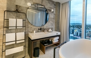 Phòng tắm bên trong 2 Tower Suites Reykjavik