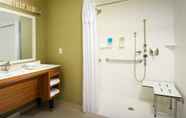 In-room Bathroom 5 Home2 Suites by Hilton Arundel Mills/BWI Airport