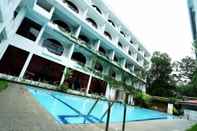 Kolam Renang Kandyan Reach Hotel