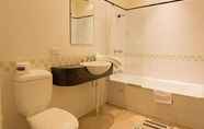 Toilet Kamar 6 Royal Hotel Springwood