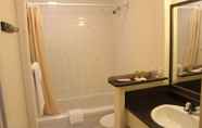 In-room Bathroom 3 Motel du Parc Secteur Hull