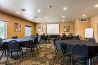 Functional Hall Cobblestone Hotel & Suites - Harborcreek