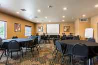 Functional Hall Cobblestone Hotel & Suites - Harborcreek