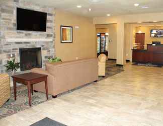 Lobi 2 Cobblestone Hotel & Suites – Devils Lake