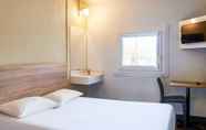 Kamar Tidur 4 hotelF1 Chaumont