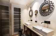 In-room Bathroom 5 Das Rivus