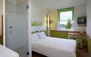 Bedroom 5 ibis budget Saint Maurice