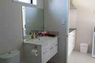 Toilet Kamar 319 Addington Motel