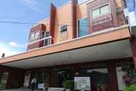 Bangunan RueMango Apartelle and Suites