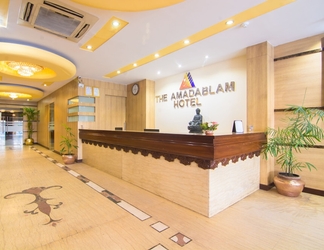 Lobi 2 The Amadablam Hotel