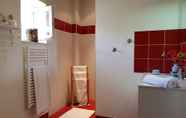 In-room Bathroom 5 Domaine de Puychêne