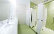 Toilet Kamar 4 Sant Jordi Hostels Rock Palace