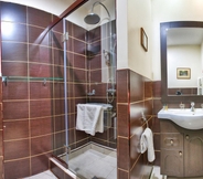 In-room Bathroom 4 Grand Hotel Sofianu