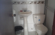 Toilet Kamar 4 Hotel Palaaima