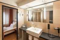 In-room Bathroom Centro Hotel Domicil 31