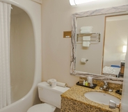 Toilet Kamar 7 Canadian Motel North Battleford