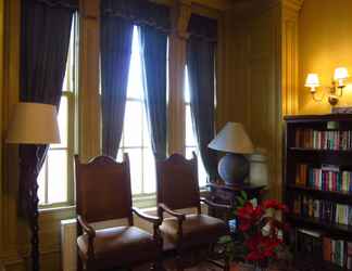 Lobby 2 Chipman Hill Suites - Yeats House