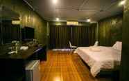 Kamar Tidur 6 The Season Residence