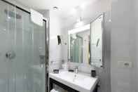 Toilet Kamar Santa Chiara Boutique Hotel