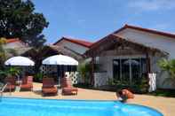 สระว่ายน้ำ Vivi Bungalows Resort