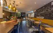 Bar, Cafe and Lounge 2 Mr. Jordaan